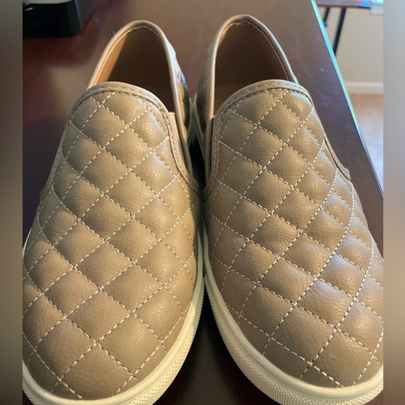 Steve Madden Ecentrcq slip on sneakers Cream Tan Size 7 - Picture 4 of 7